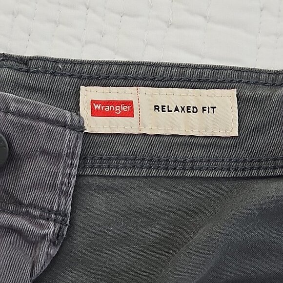 Wrangler Relaxed Fit Cargo Shorts Men's 42 Grey 7 Pockets 9" Inseam Utility EUC - Picture 10 of 13